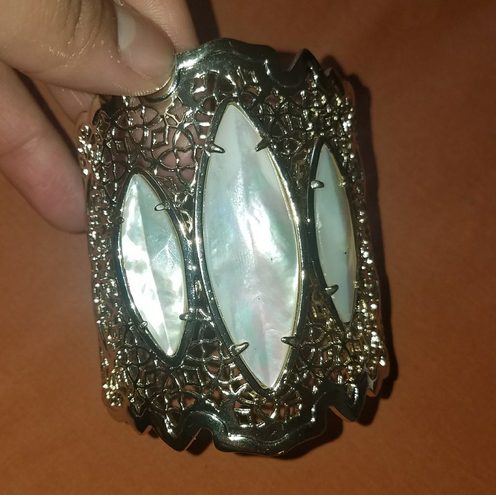 Mother pearl braclet